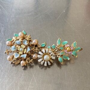 vintage gold-plated floral brooch with enamel, rhinestones, and faux pearls